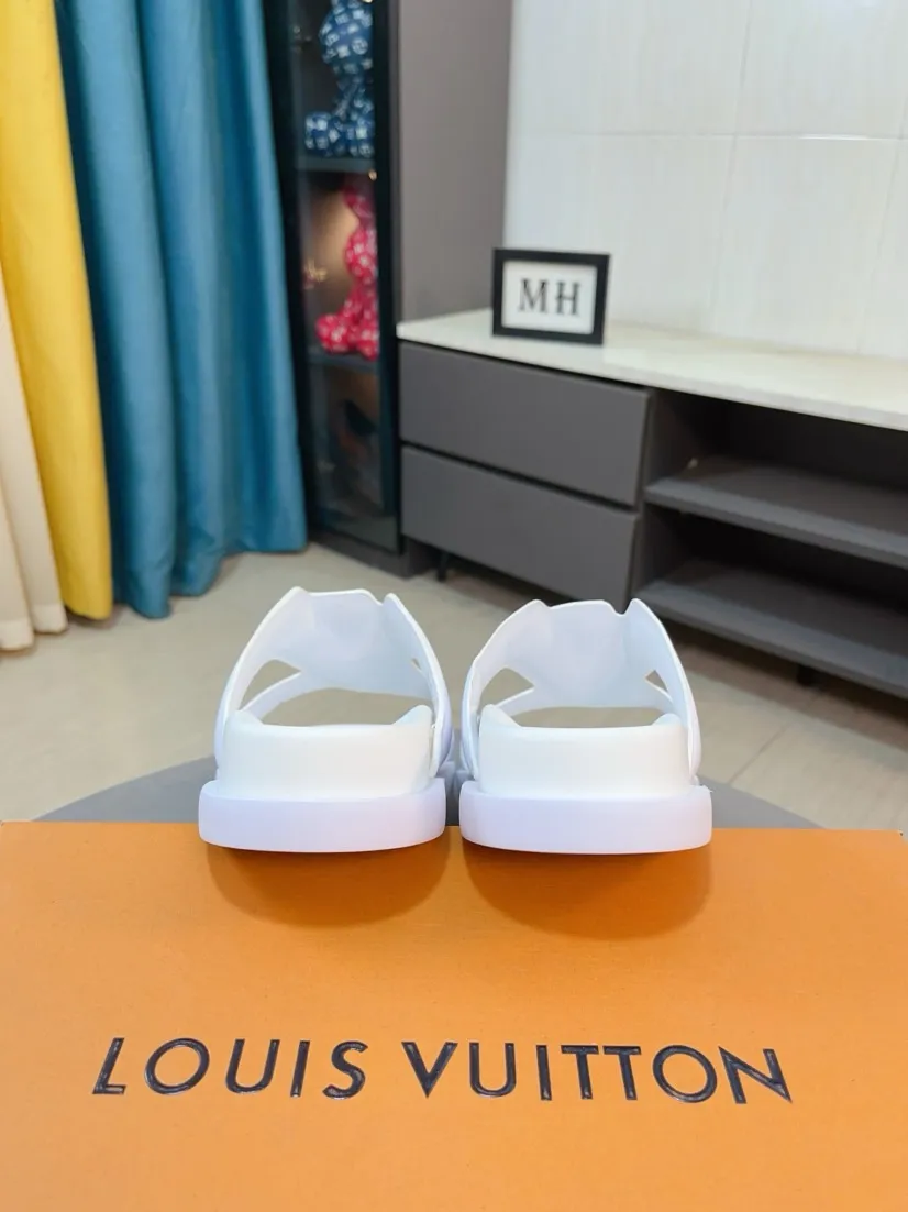Men's shoes 💰360🌹🌹 (lv-Louis Vuitton) new men's sandals, high-end boutique, exquisite embossed logo decoration on the upper, fine workmanship, super soft soles, casual, loose and comfortable, a must-have in summer! \nsize：38-44